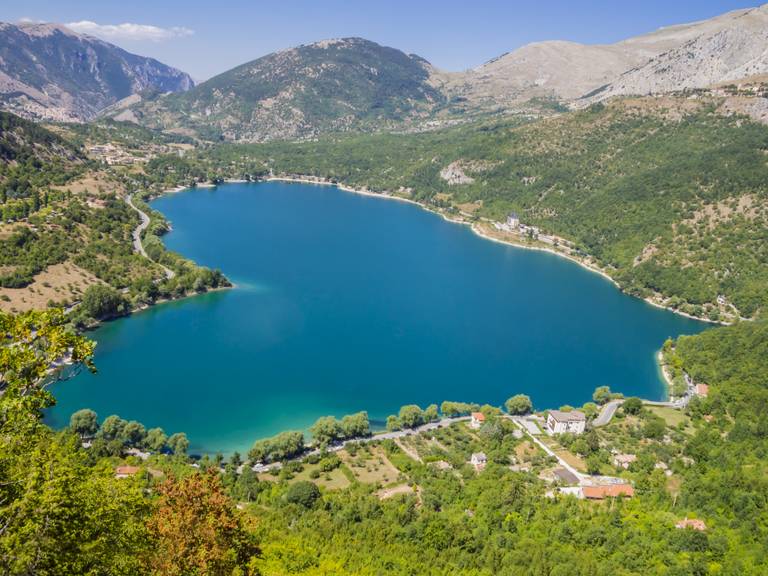 Lago e Borgo di Scanno per un weekend romantico