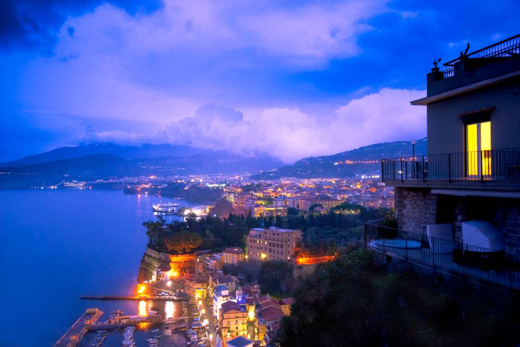 Vista su Sorrento di sera