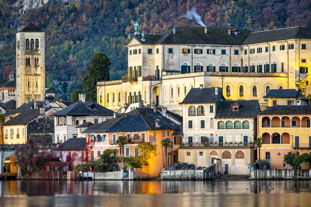 villaggio romantico di Orta san giulio in piemonte