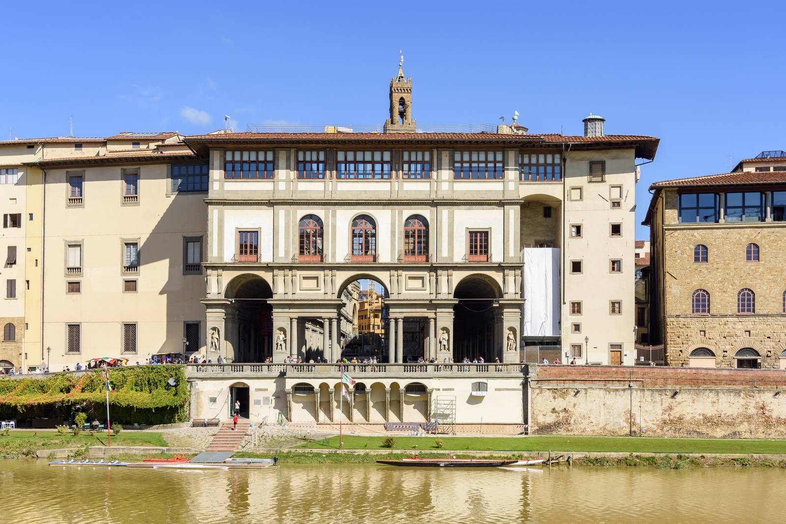 Allggi nei pressi della Galleria degli Uffizi a Firenze