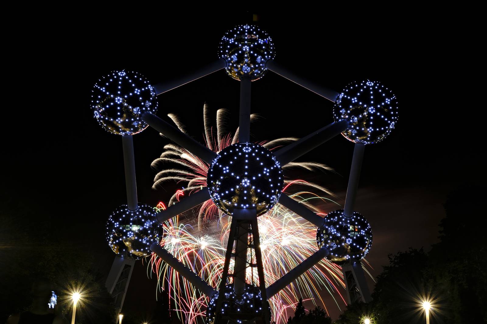 Vuurwerk bij het Atomium in Brussel