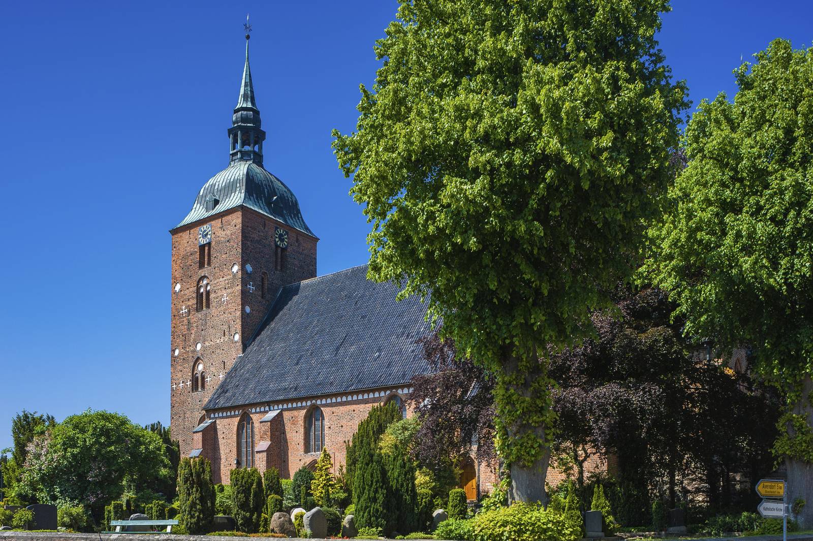 Es sieht so aus, als müsstest du in ChatGPT eingeloggt sein, um Bilder zu generieren. Bitte melde dich an und versuche es dann erneut, dann kann ich das Bild für dich erstellen.