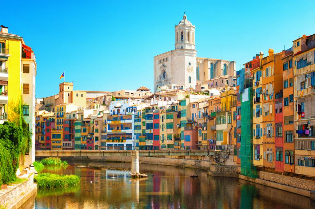 casas de colores en Girona con el río Onyar