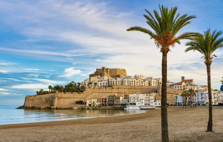 Playa y castillo medieval de Peñíscola