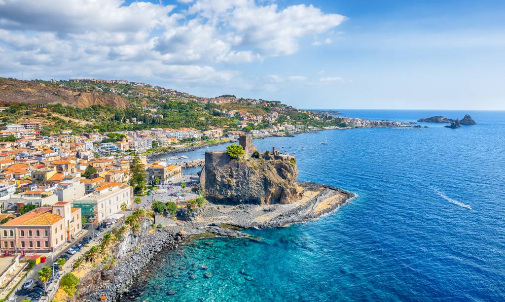 acitrezza, borgo sul mare