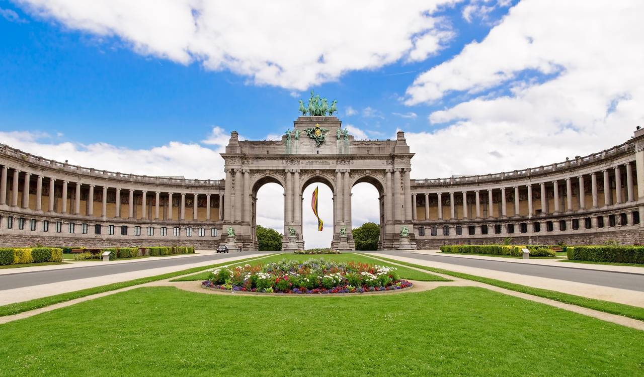 Het Cinquantenairepark in Brussel met de triomfboog