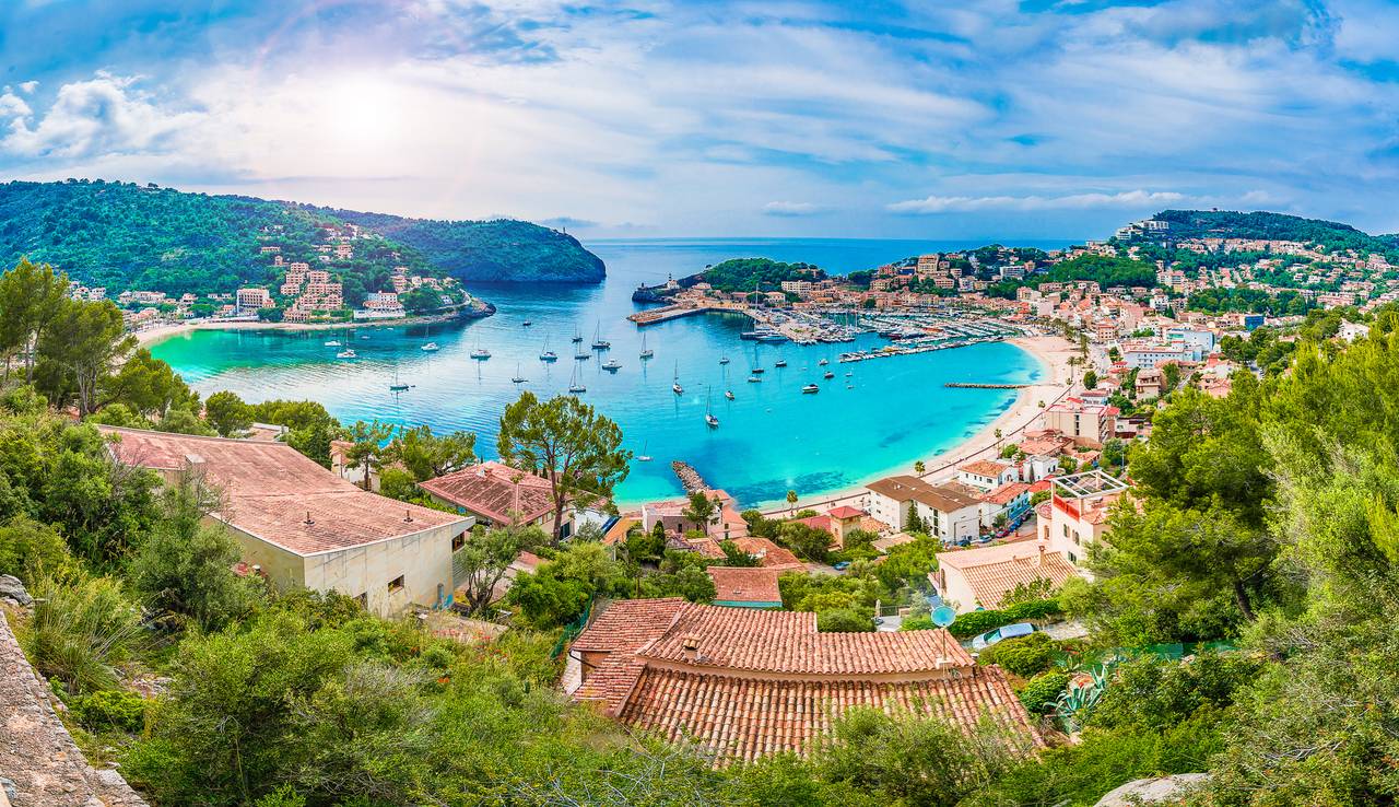 Vista aerea de la playa de Port de Sóller en Mallorca