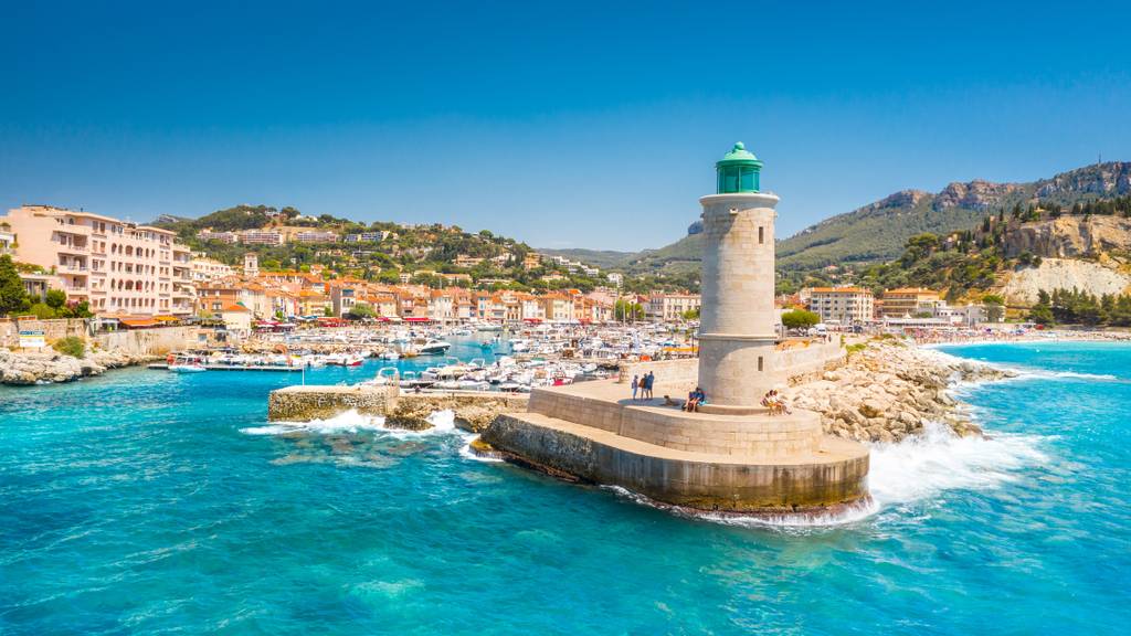 Promenade sur la jetée de Cassis