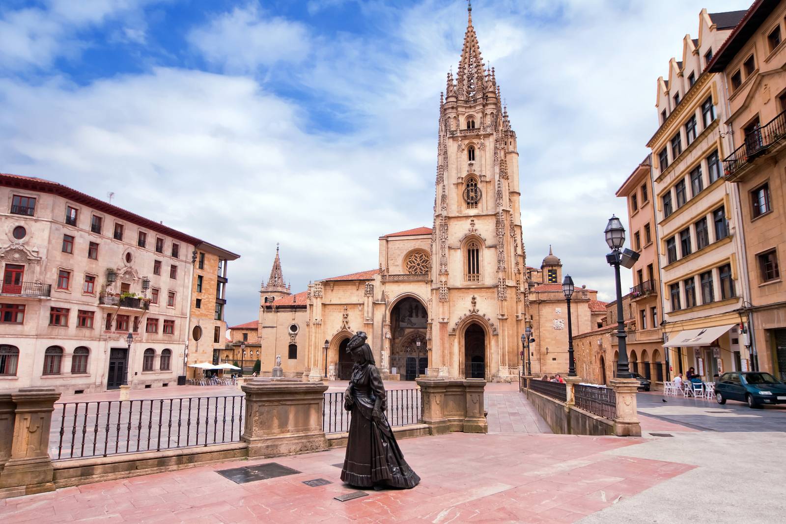 Catedral en el Casco Antiguo de Oviedo
