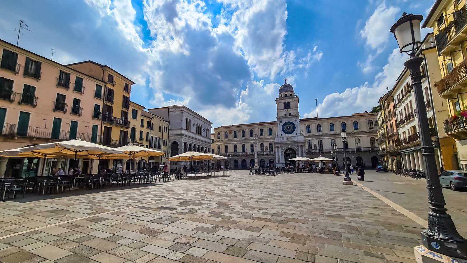 visita piazza dei signori a Padova