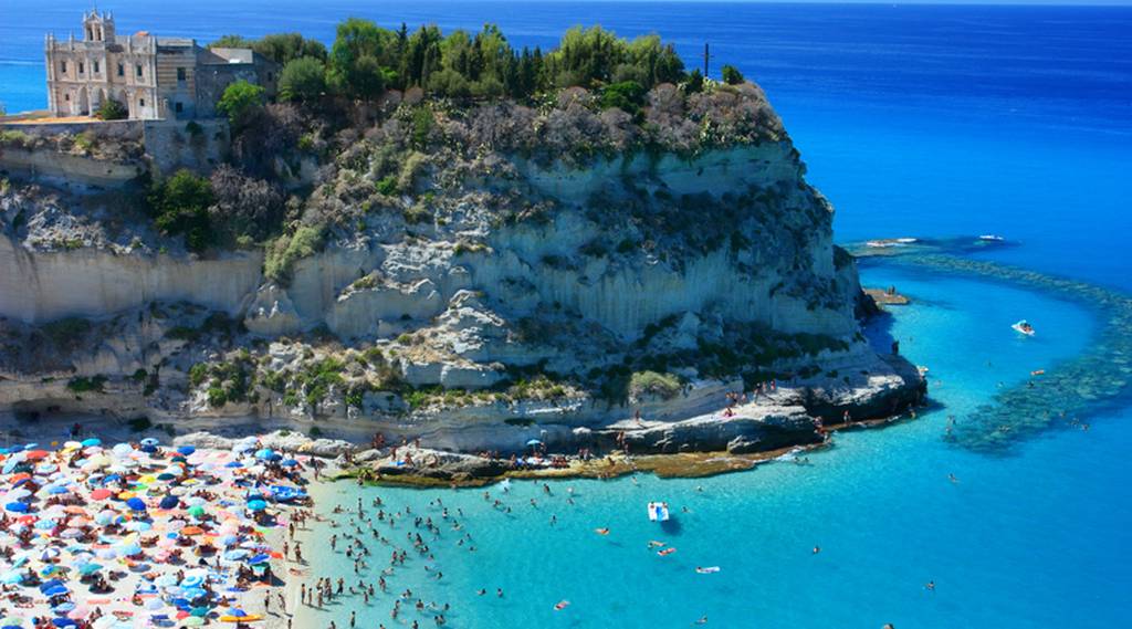 Tropea - Calabria costa rocciosa