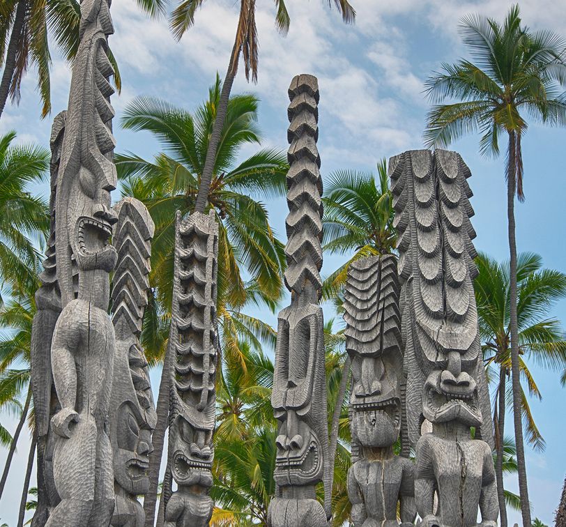 hale o keawe wood carvings in puuhonua o honaunau national historical park big island hawaii
