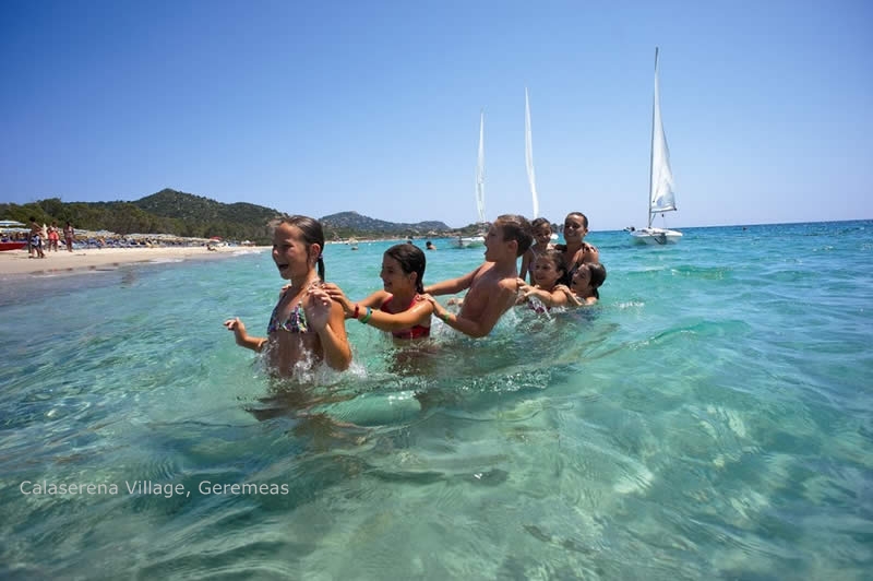 Vettoriale La Famiglia E Arrivata In Vacanza Sul Mare Vacanze Estive In Mare Ritratto Di Una Famiglia Su Uno Sfondo Del Mare E Della Spiaggia Illustrazione Vettoriale Image 59191033
