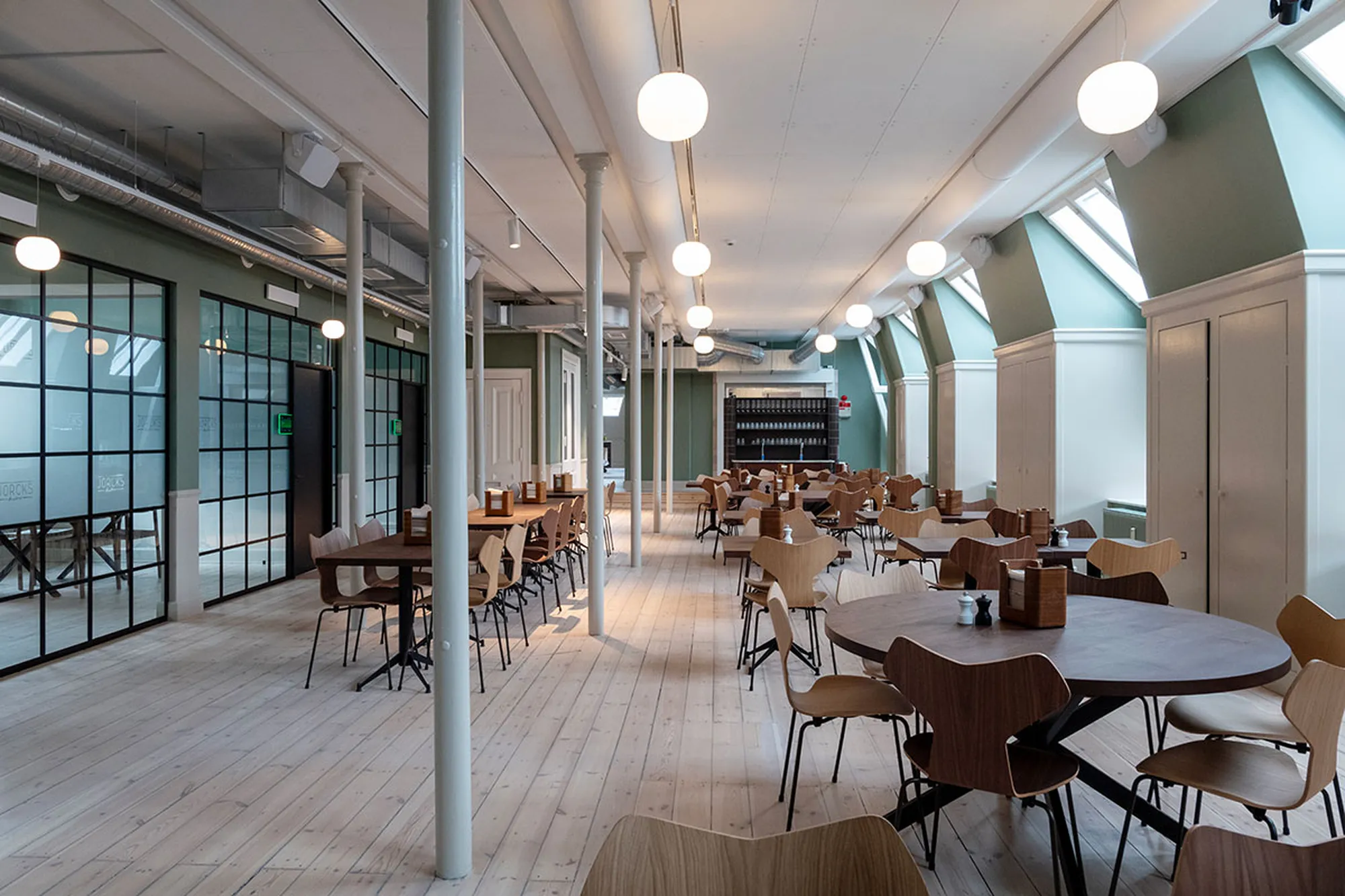 DEKO Hoved- og totalentreprise transformerer kontorer til smagfuld bistro på Jorcks Passage