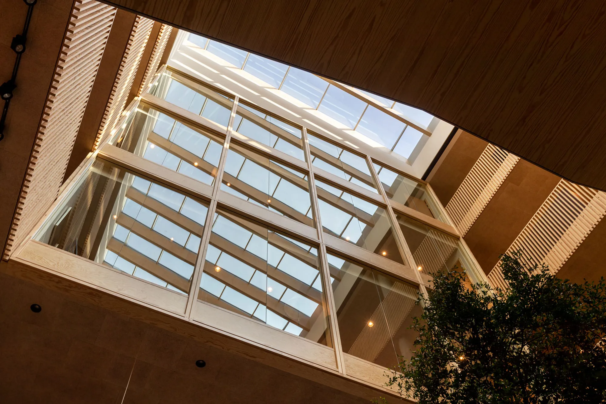 Kreativ og opfindsom genbrug af byggematerialer i det nye KAB-Hus