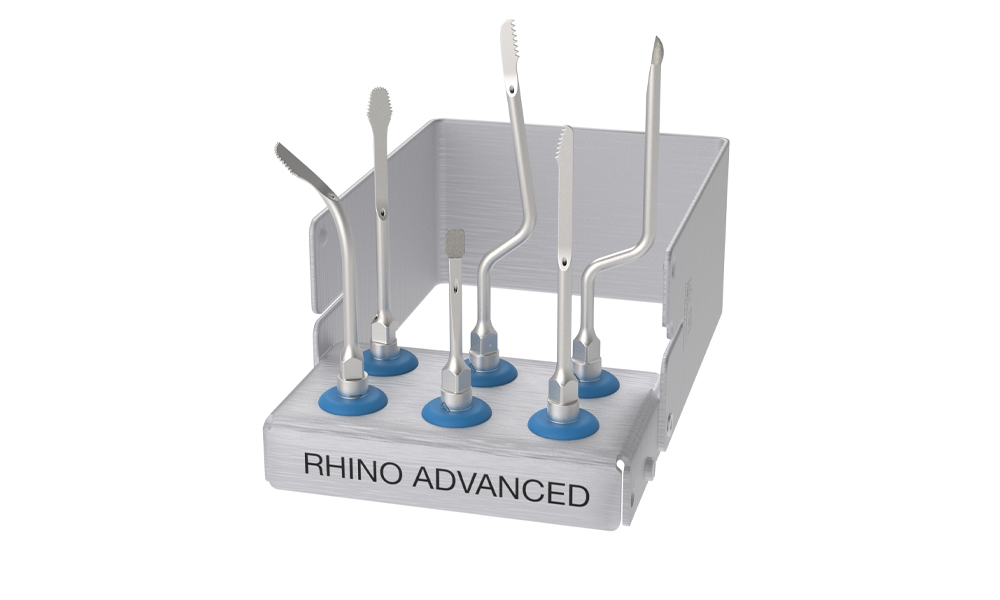 Das neue Rhino Advanced-Instrumentenset, mit Spitzen, vor einem weißen Hintergrund.