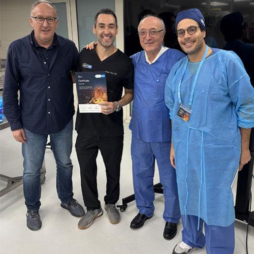 Von links nach rechts: Dr. Kovacevic, Dr. Vila (Kursteilnehmer mit Zertifikat), Dr. Saban und Dr. Suárez).