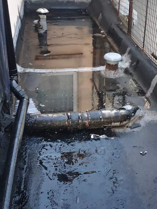 Blad flat roofing design