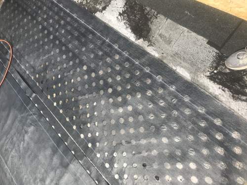 vented and underlay being laid in flat roof repair