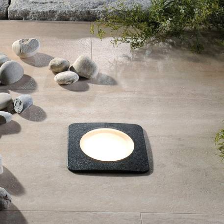 Kvadratisk nedfelt bakkespot i sort