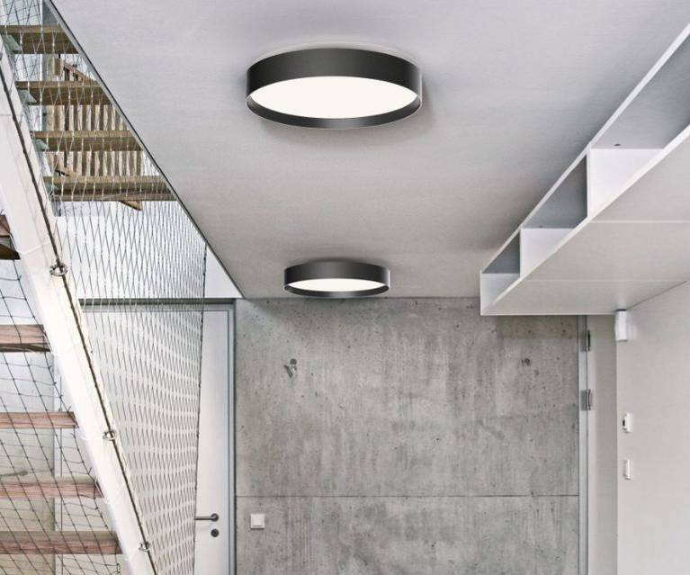 Flush-ceiling lights for stair and landing area