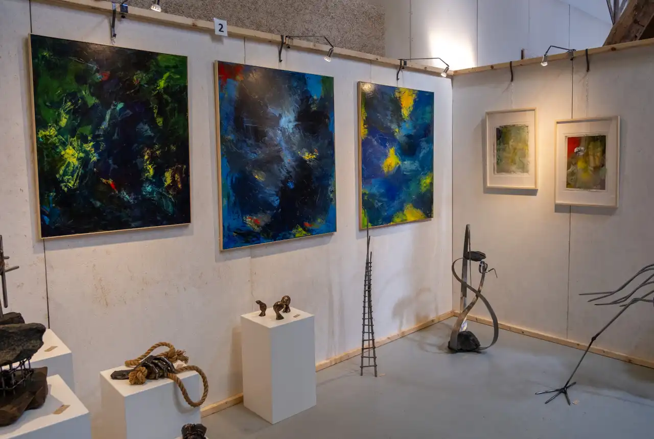 Billede fra eventyrlig kunst 2023 - kunstmesse på Nordfyn i Danmark