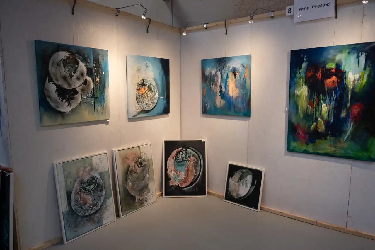 Billede fra eventyrlig kunst 2023 - kunstmesse på Nordfyn i Danmark