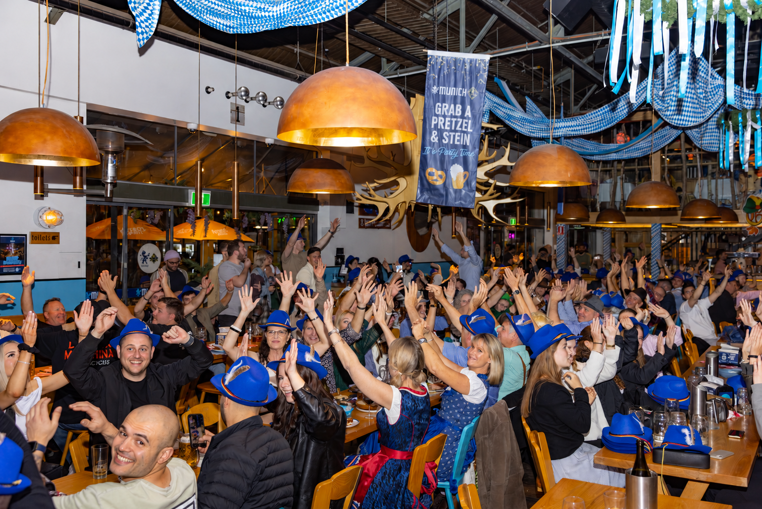 Munich Brauhaus: Octoberfest Biergarten Party