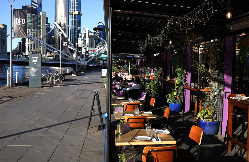 Plus 5 Bar: Riverside vibes, fresh flavours, and good times all season long