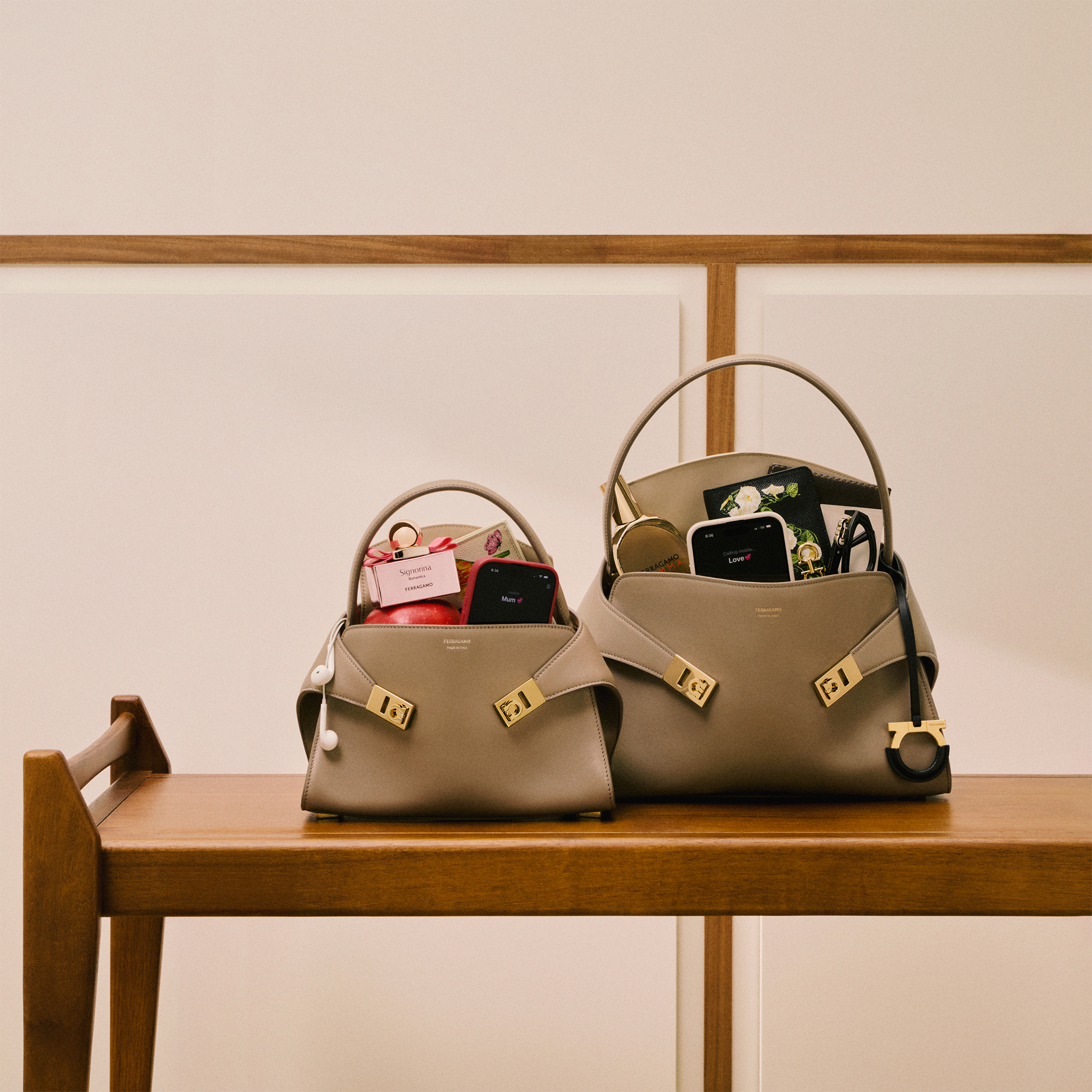 Ferragamo - Hug soft shoulder bag (M)
