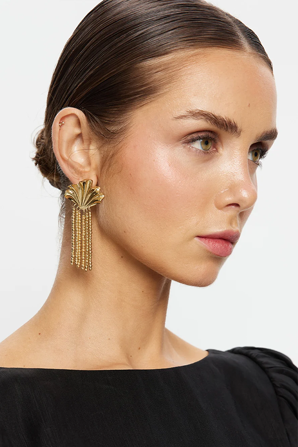 KIVARI jewellery is handcrafted in brass with a clear electroplated coating to protect the metal and prevent oxidisation, made by our artisanal partners in Indonesia making each piece unique and one of a kind.