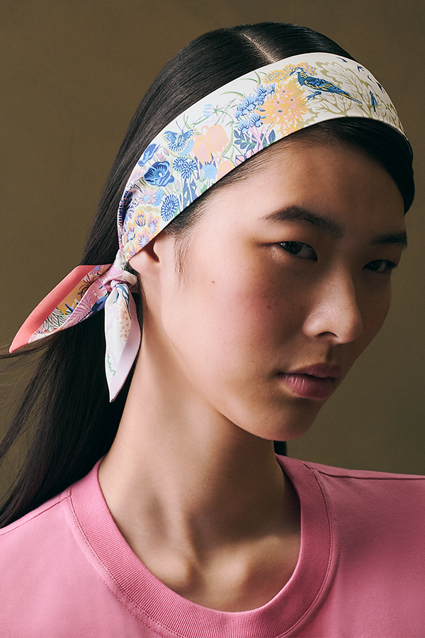 This small silk accessory can be tied infinite ways, bringing a whimsical touch to your everyday look!