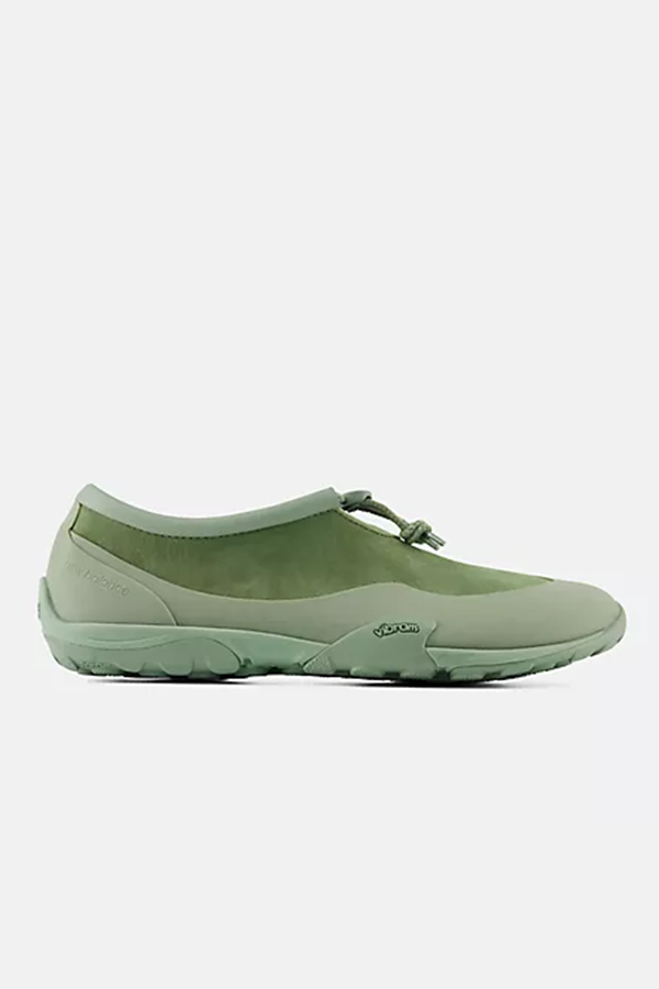 The MT10 descends from the original Minimus Trail 10, combining an ultra-lightweight feel with a rugged, outdoor-inspired aesthetic. The MT10T model features a deconstructed ballerina-esque upper for a fashionable twist on a classic.