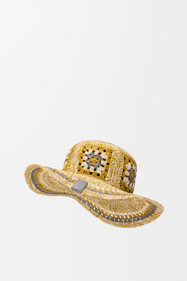 Hat in multitone crochet raffia featuring a LOEWE embossed leather patch.