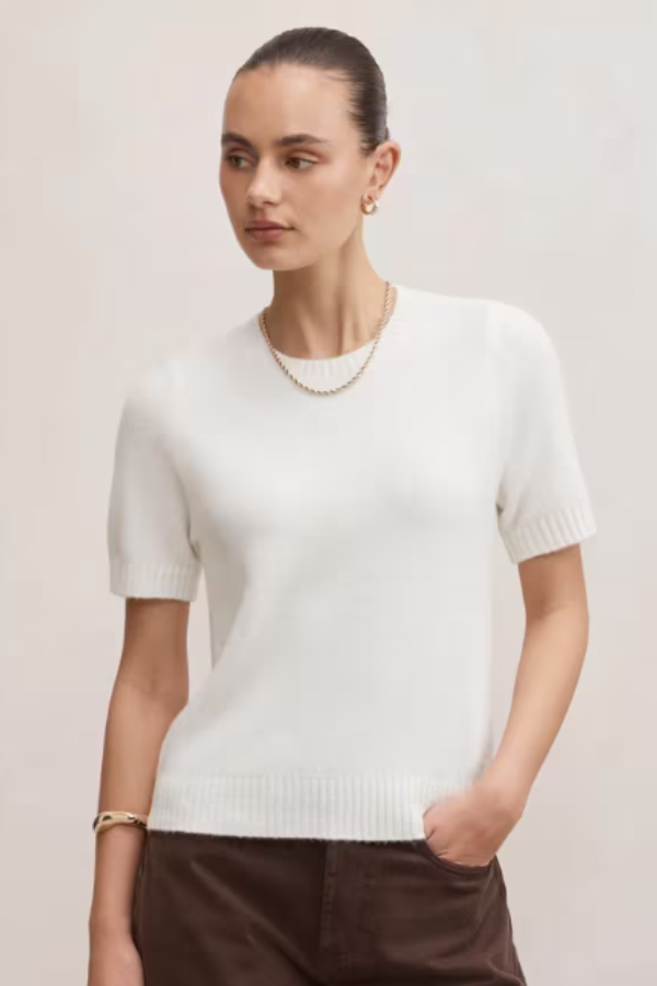 A cosy knitted tee to pair with your hottest jeans and pointed heels look, effortlessly elevating your weekend fashion.