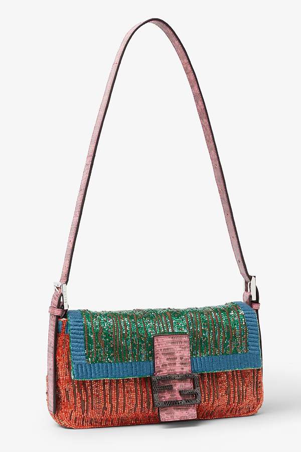 Entirely embroidered by hand with 33,800 multicolour beads, requiring over 96 hours of artisan craftsmanship. The Baguette® bag features a handle and shoulder strap in luxurious light fuchsia tegu lizard leather, which are adjustable and removable for maximum versatility, as well as the signature FF buckle in contrasting tegu lizard leather. The accessory is completed by a front flap with magnetic clasp, an interior lined throughout in light blue satin and an internal zipped pocket. Re Edition stamp in leather and palladium-finish metal details.
