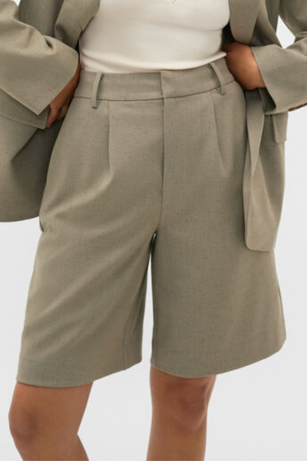 Designed with a generous fit and hitting at the knee, these Oversized Shorts are made from a breathable cotton blend plain weave for comfort that lasts. A pleated front with added metallic loop for your phone or keys adds interest and utility.