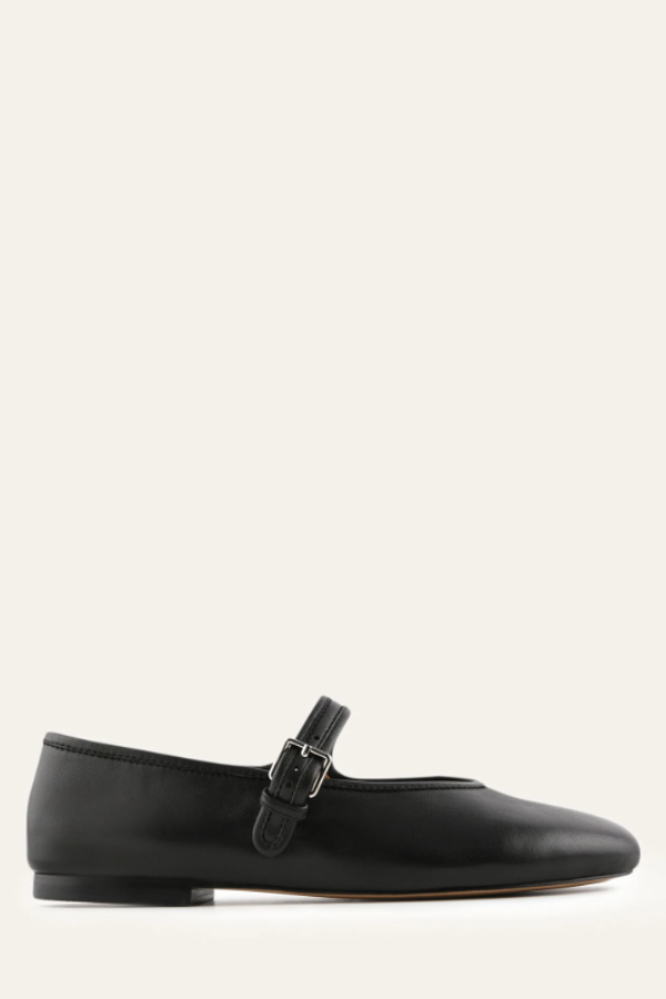 LENNY is a casual ballet flat, designed to be flexible offering a rexaled and unstructured feel. Featuring a 1cm heel, silver hardware and with a rounded toe shape for versatility. 