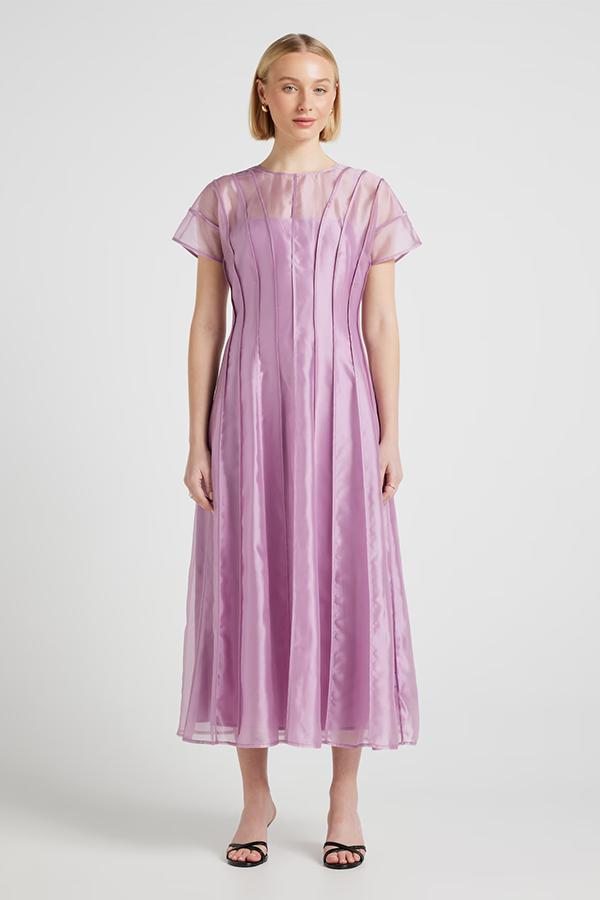 The Isabelle Binded Dress is a sophisticated midi dress with a flattering fit and flare silhouette, allowing you to exude elegance every movement. It has a classic round neck and is sleeveless with an extended shoulder.