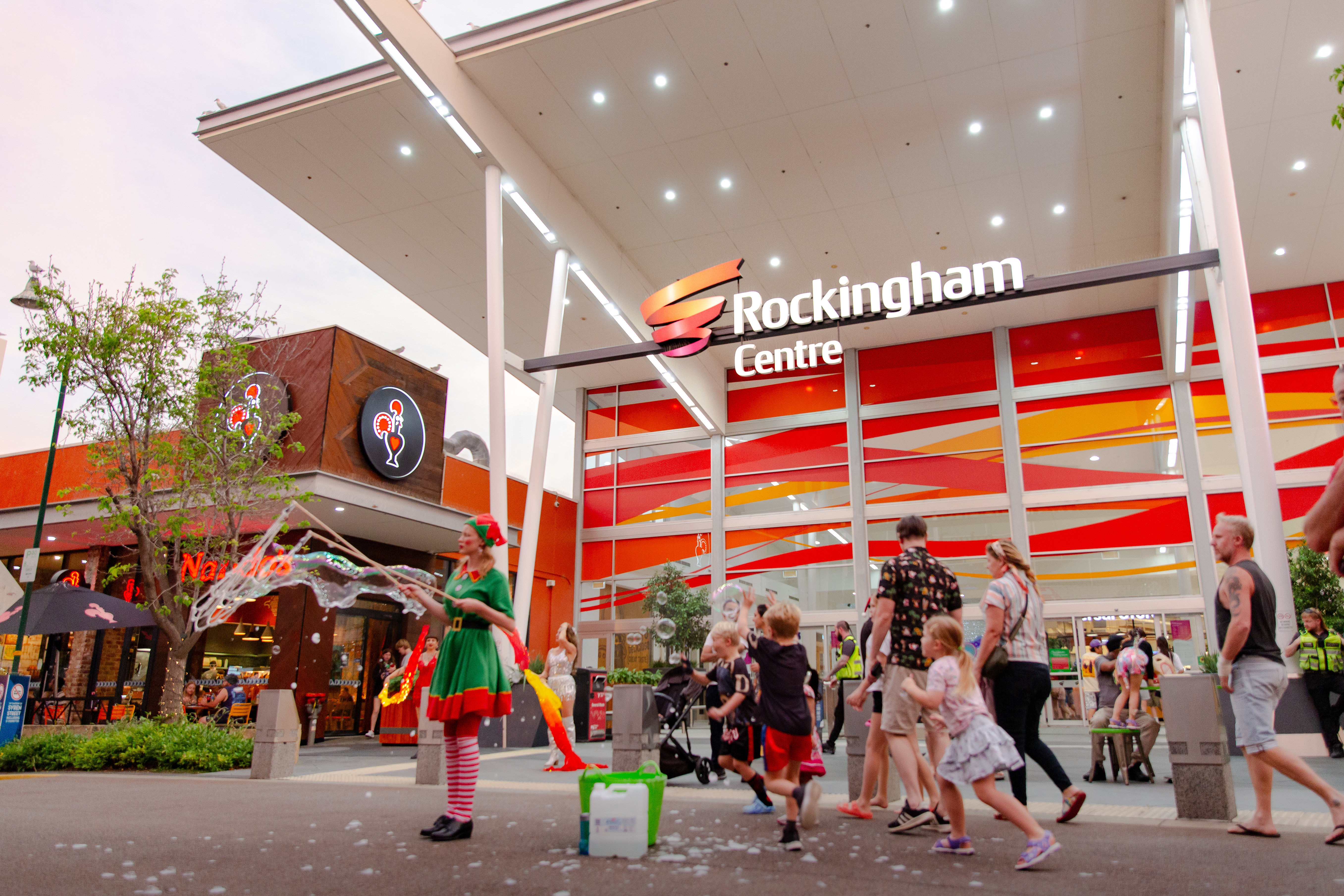 Twilight Summer Markets on Syren Street 2024