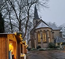 Der Friedrichsdorfer Wochenmarkt auf der Rückseite zu Weihnachten Der Friedrichsdorfer Wochenmarkt auf der Rückseite zu Weihnachten