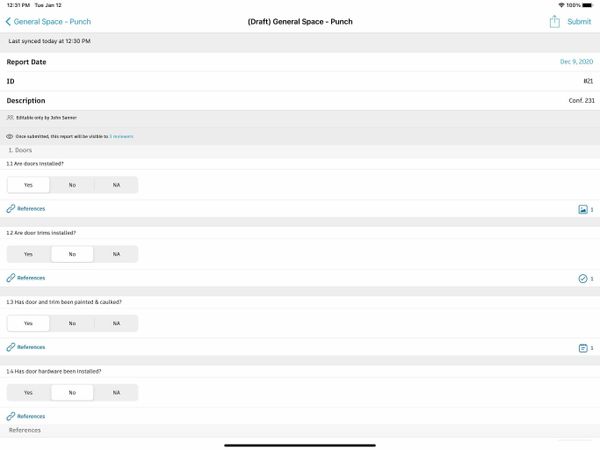 Remplissage d’une liste de contrôle de la construction à partir d’une application mobile dans le logiciel de formulaires et contrats de construction.