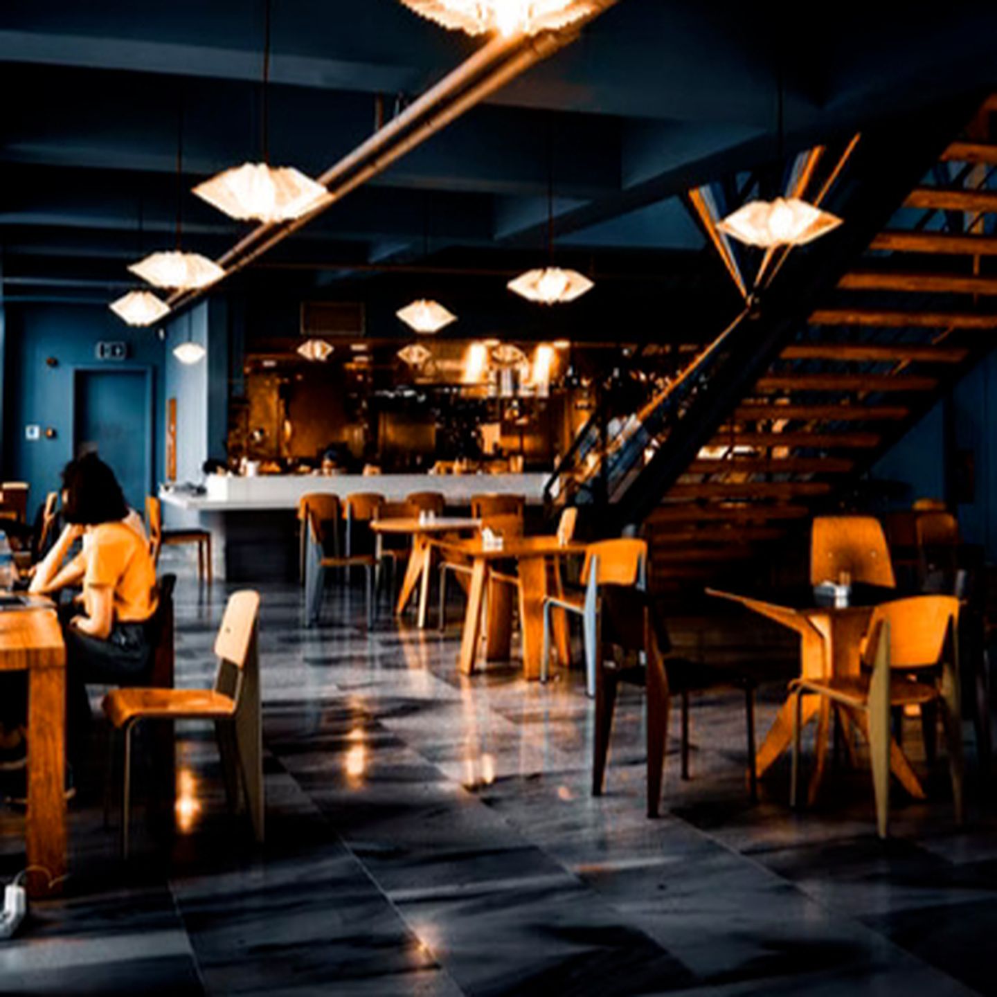 【飲食店来店人数：2022年5月1～31日】 自粛解除後回復も、2019年比で4割減 平日、ディナーが重しに