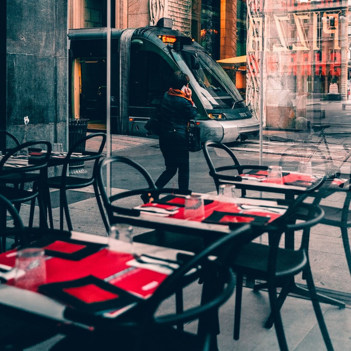 コロナ禍の無断キャンセル理由、「体調不良」が急増。Go To Eatオンライン予約、キャンセル少ない傾向