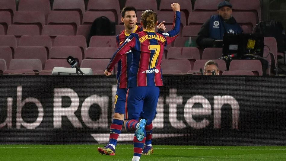 Messi on pitch with Club Rakuten pitch-side advert