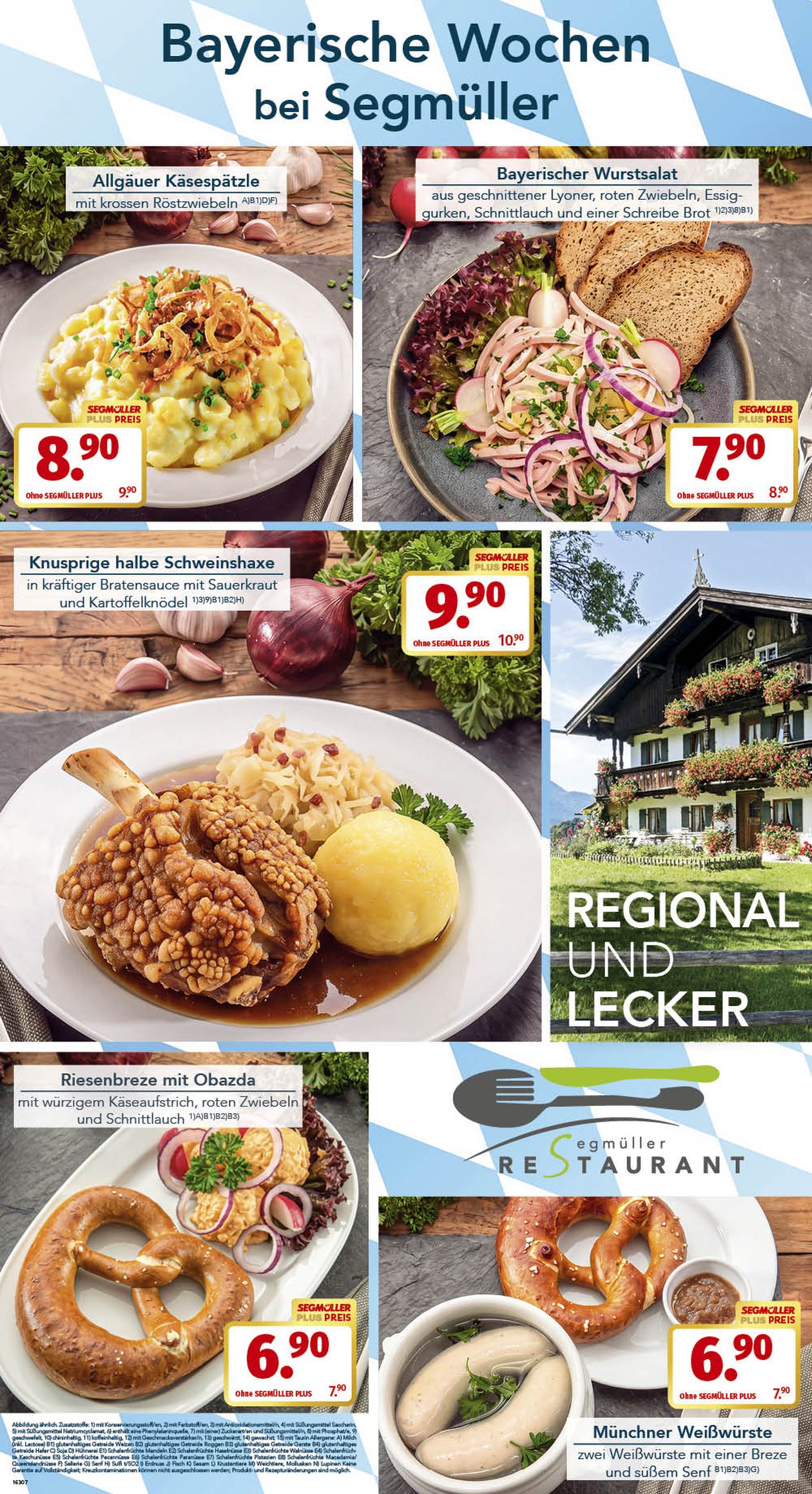 Werbung für bayerische Wochen bei Segmüller mit Bildern von Käsespätzle, Wurstsalat, Schweinshaxe, Breze, Weißwürsten. Im Hintergrund sind weiß-blaue Rauten sowie ein Bild von einem typisch bayerischen Landhaus zu sehen.