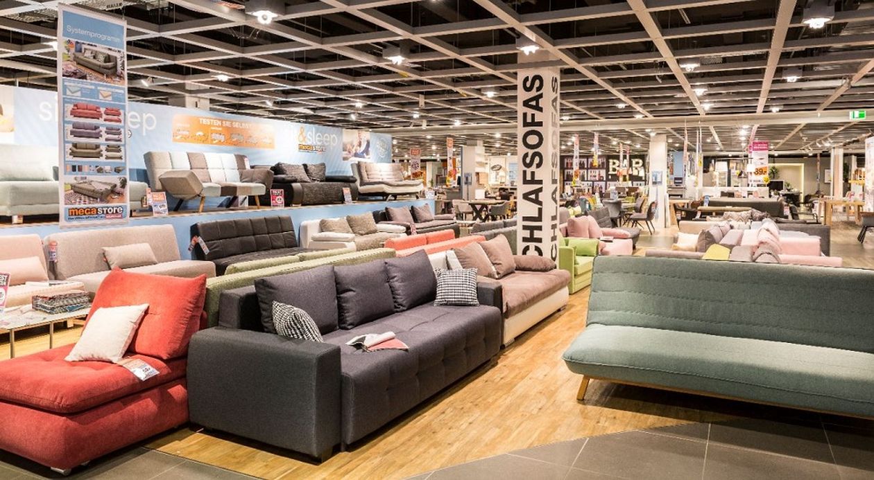 Multifunktionsmöbel Filialabteilung mit Schlafsofas bei Segmüller