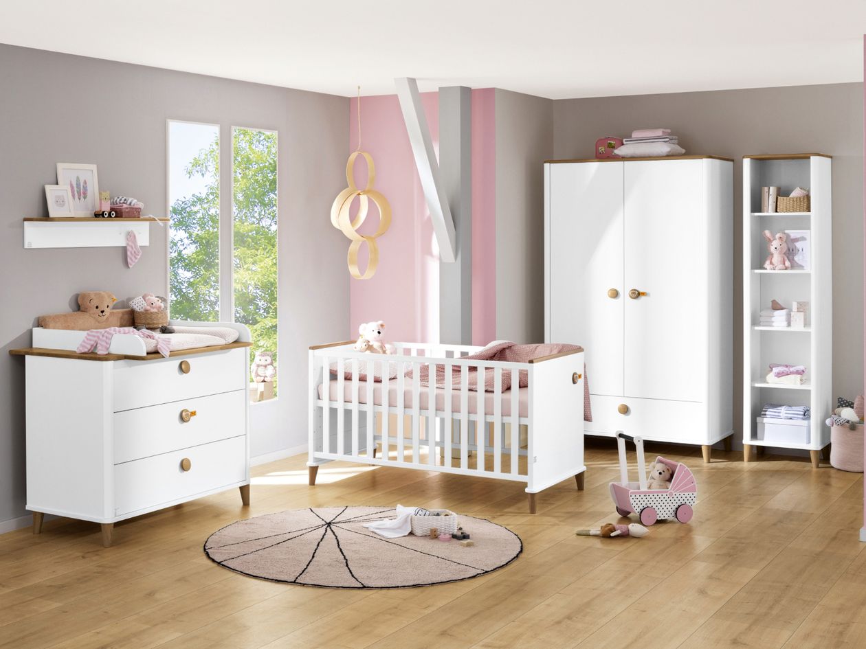 Die skandinavisch angehauchte Babyzimmer Serie Lotte & Fynn von PAIDI aus Spanplatte und weißer Melaminharzfolie