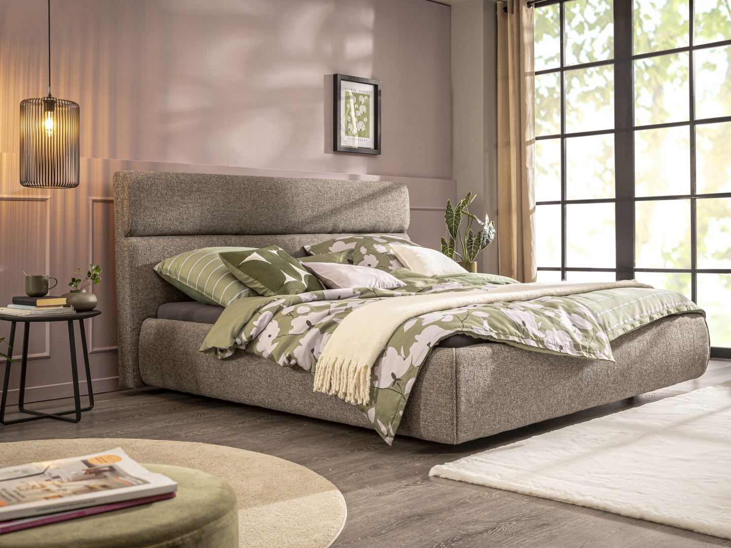 Das Polsterbett Farina aus der SCHÖNER WOHNEN-Kollektion in Grau-Braun