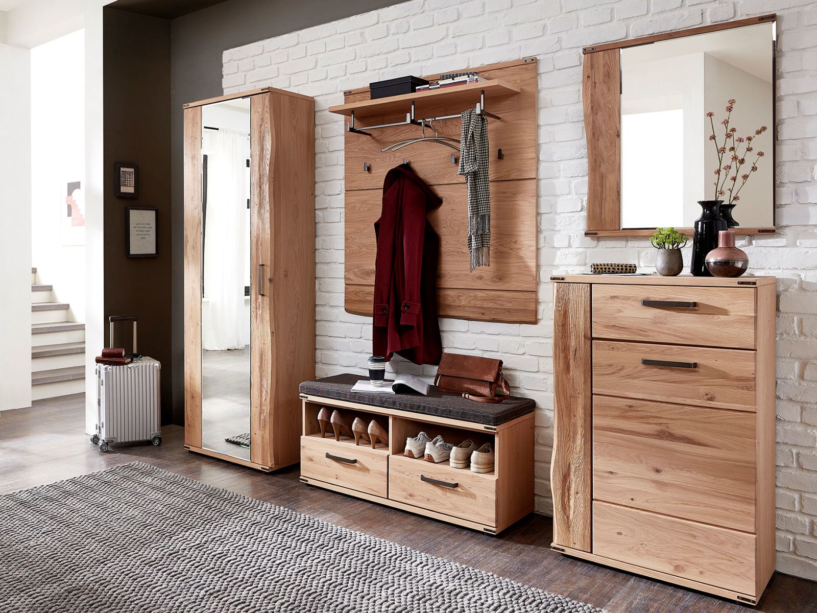garderobenserie-boste-front-aus-massivholz-wildeiche-absetzung-aus-massivholz-wildeiche-geschroppt-und-geburstet-wohnconcept-3535578-00000-3.jpg?S=1260\u0026F=WEBP